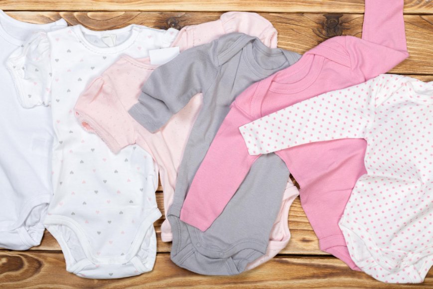 Complete baby wardrobe display showing clothes organized by size from newborn to 12 months