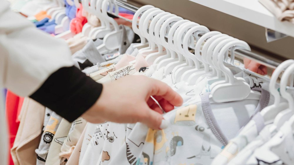 Smart shopping guide showing market trends and design insights for toddler clothing purchases