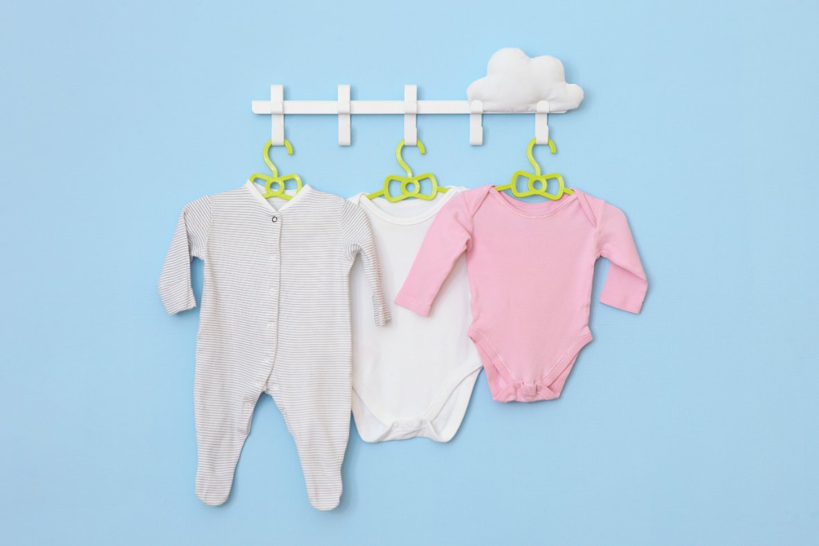 Infographic showing common baby clothing sizing problems and their practical solutions