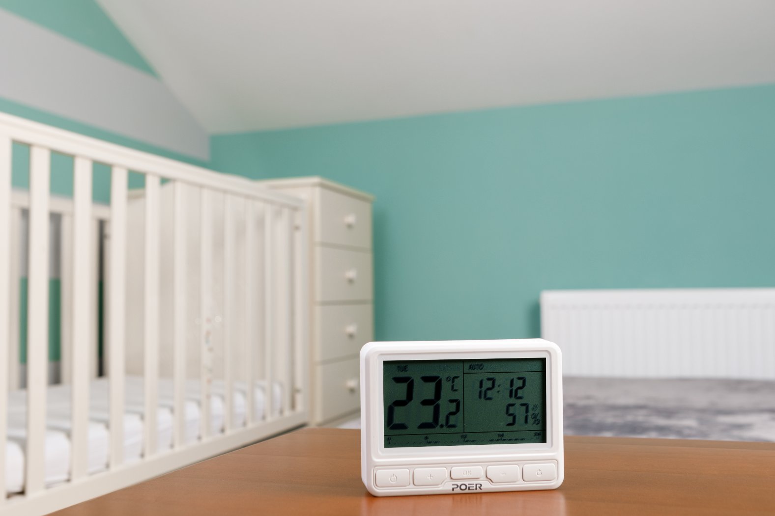 Baby nursery showing optimal room temperature settings and conditions for safe sleep