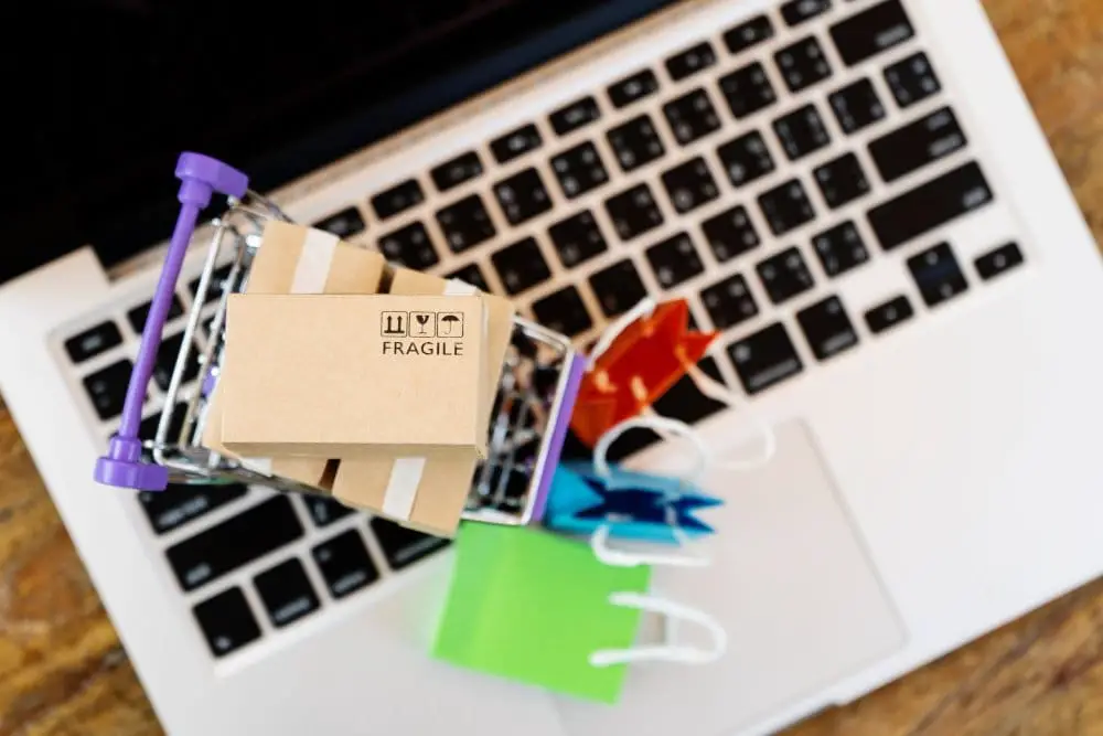 Side by side comparison of selling process on Vinted and eBay platforms