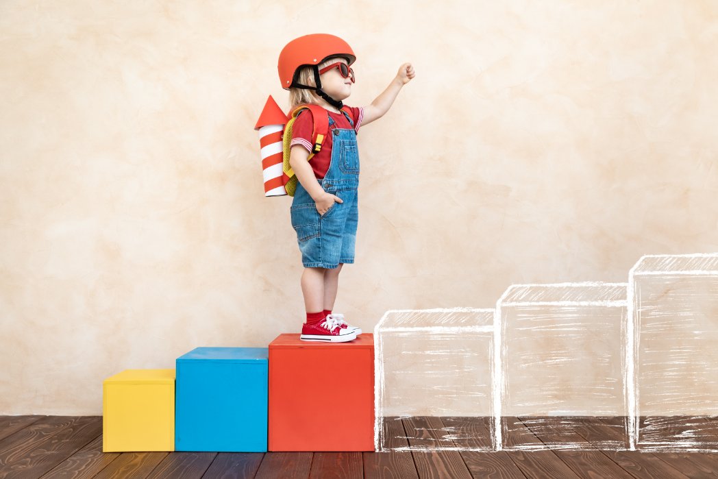 Infographic showing toddler growth patterns and development milestones affecting clothing sizes