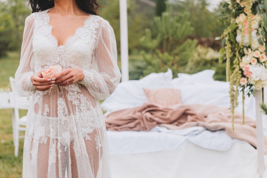 Guide to Chantilly Lace Fabric (1)