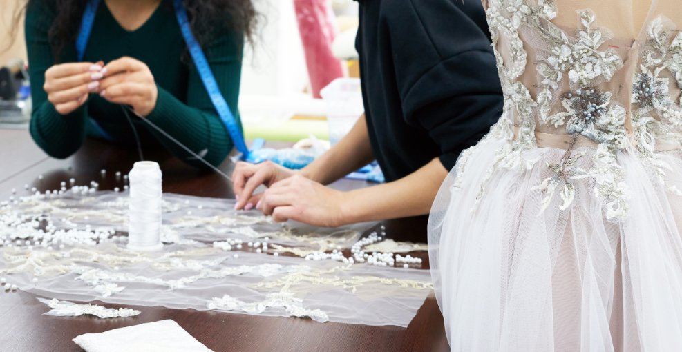 Creative applications of applique lace in fashion, accessories, and home décor projects