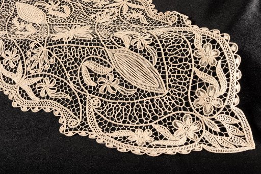 Mezzo Punto Lace Technique: Complete Guide to History, Methods & Modern Applications