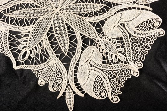 Renaissance Lace Fabric: Complete Guide to History, Types & Modern Uses