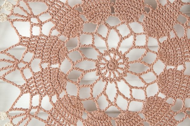 Comparison of different lace-making techniques showing tatting, crochet, and other methods side by side