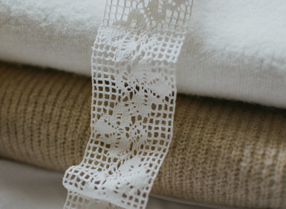 Understanding Darned Lace Fabric - Examples of different darning techniques and lace patterns