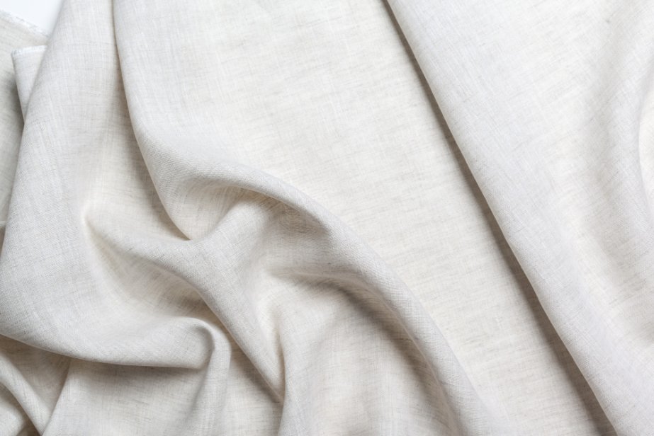 Infographic showing environmental and health benefits of organic cotton vs conventional cotton