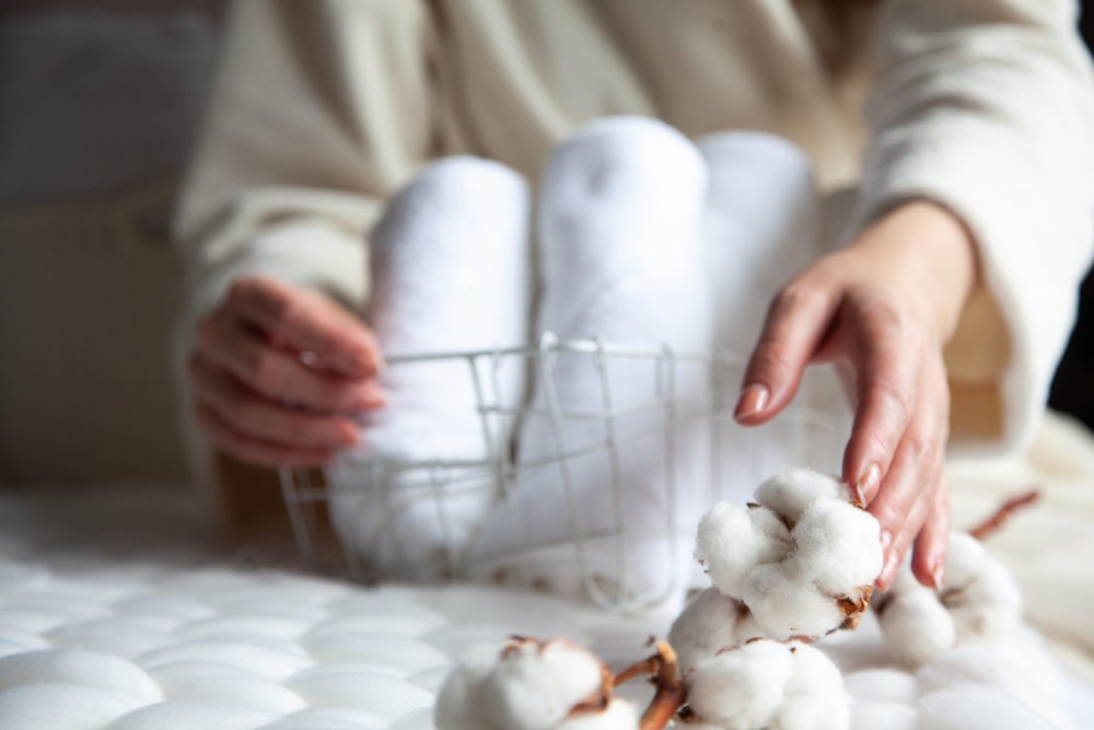 Step-by-step visual guide showing proper washing, drying, and storage methods for Egyptian cotton bedding