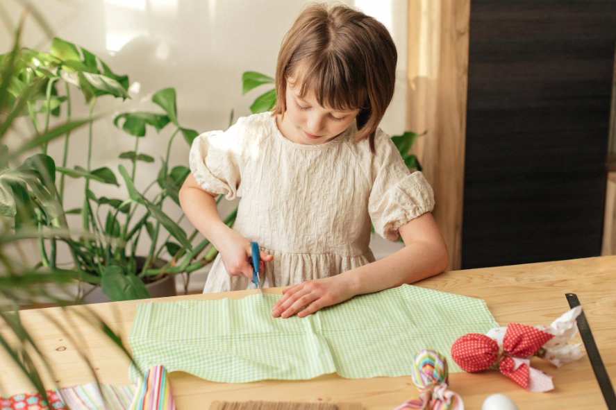 Fun sewing projects for children including simple bags, bookmarks, and colorful fabric crafts