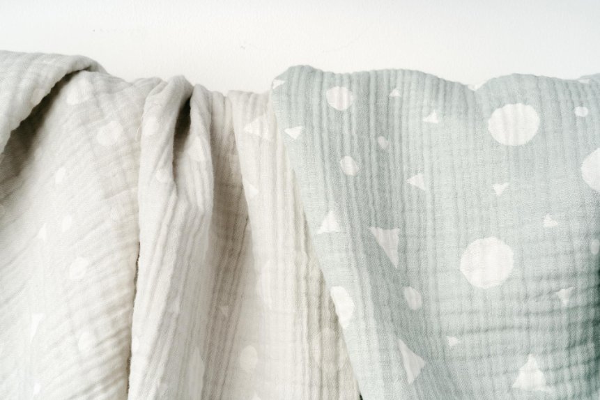 Key benefits and properties of muslin cotton fabric including breathability and comfort