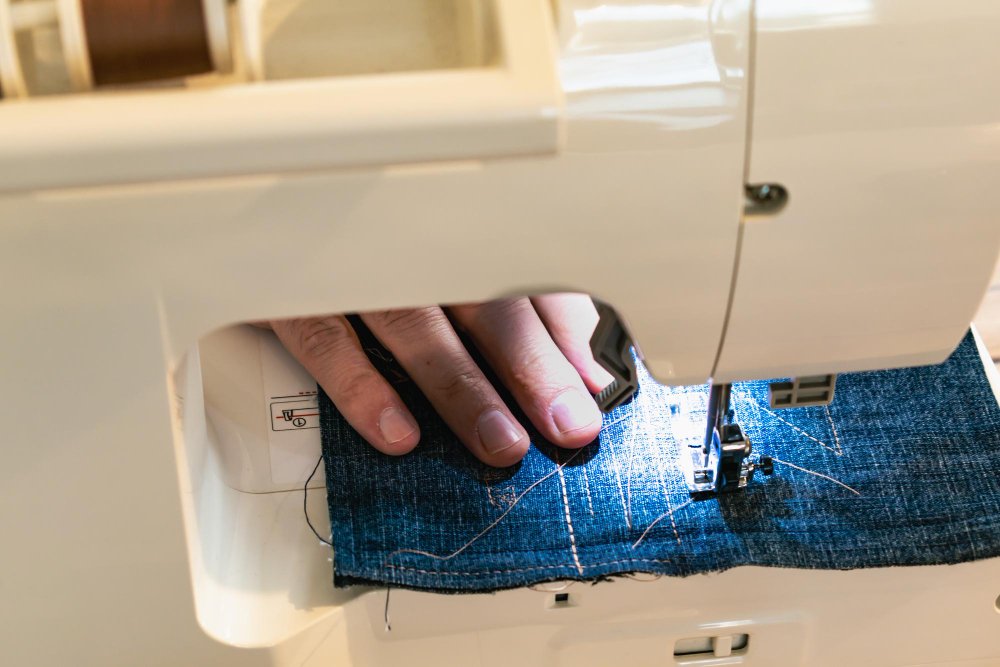 Project applications and uses for flat-felled seams in clothing and accessories