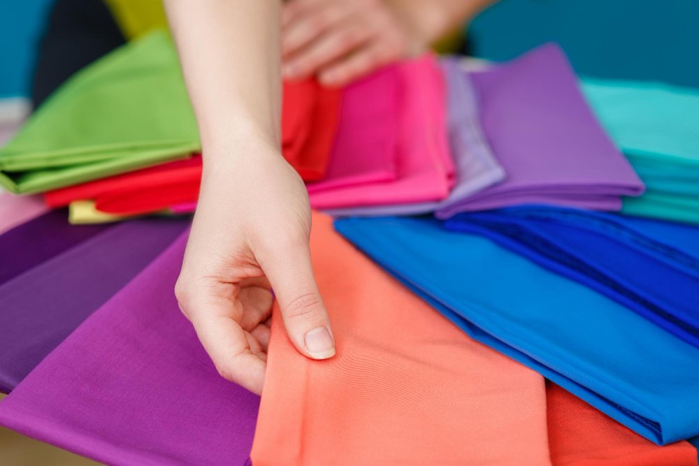Comprehensive buyer's guide showing weight selection, certification checklist and cost considerations for spun polyester
