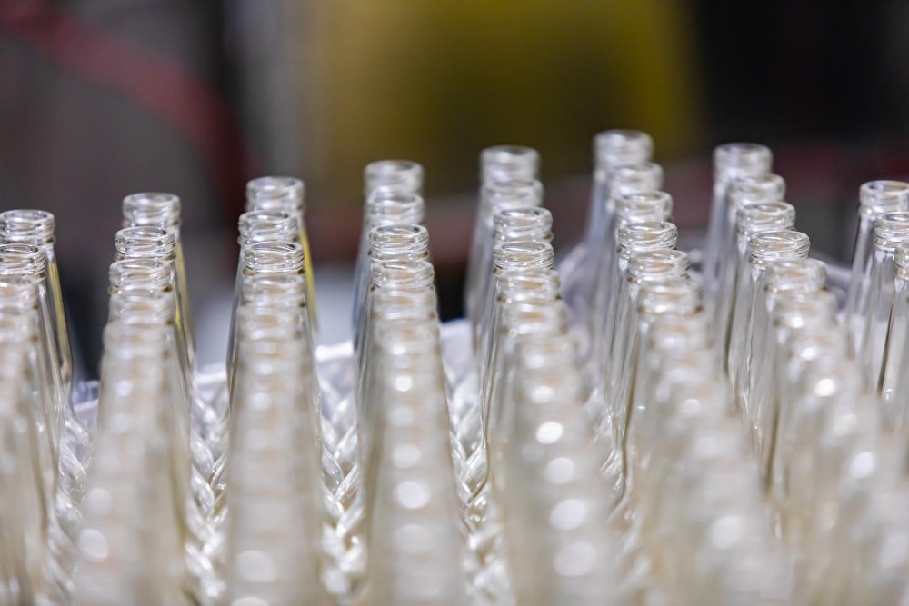 Illustration showing the competition between beverage industry and textile manufacturers for recycled PET plastic bottles