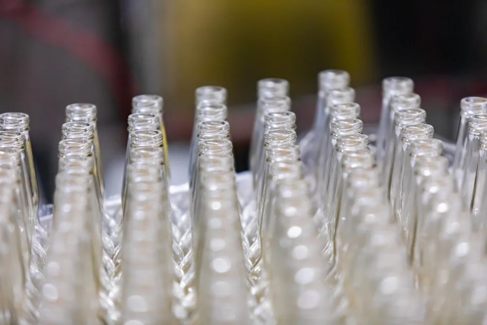 Illustration showing the competition between beverage industry and textile manufacturers for recycled PET plastic bottles